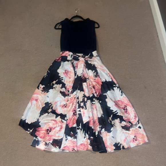 SLNY FLORAL NAVY COCKTAIL DRESS - Picture 4 of 9